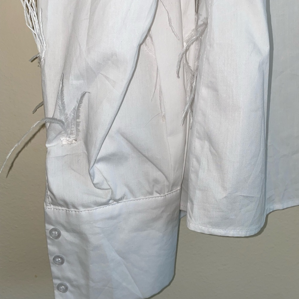 White button down blouse with feathers. - Picture 4 of 4
